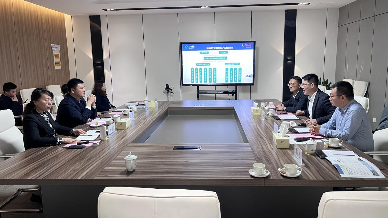 公司領導應邀拜訪淮陰區(qū)政府領導